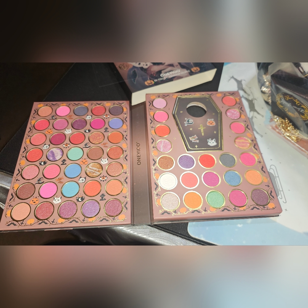 Eyeshadow palette